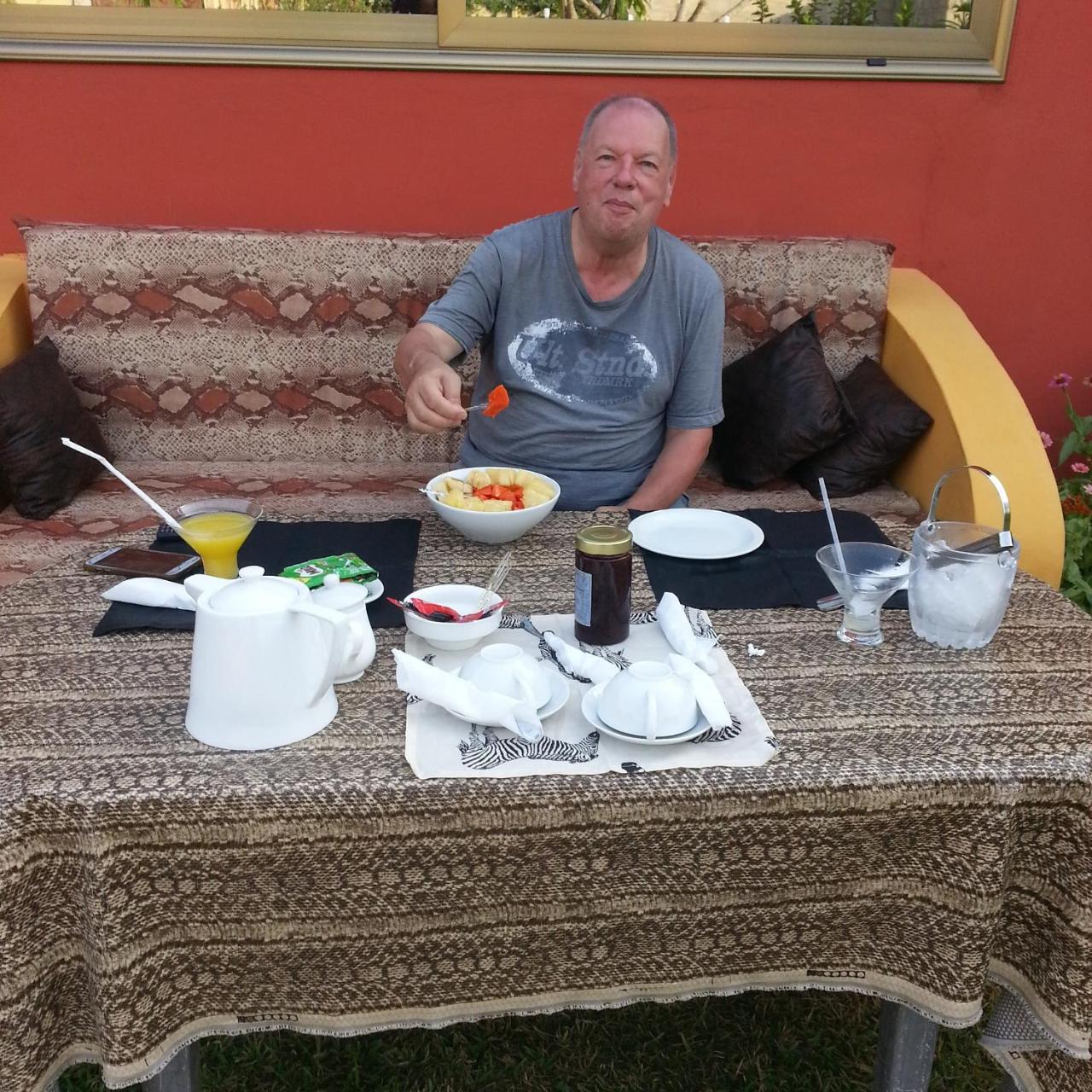 Golden Lilies Hotel Kokrobite Kültér fotó